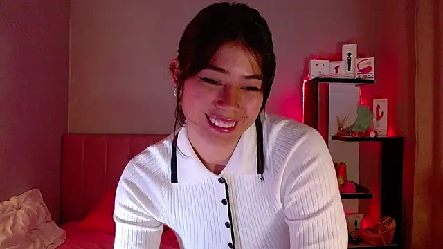 Snapshot of LoaLuxury chatting on 03-14-25, 01:05 LoaLuxury online show from 03-14-25, 01:05