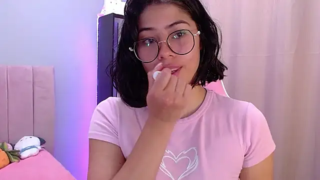 Snapshot of LoaLuxury chatting on 03-17-25, 09:55 LoaLuxury online show from 03-17-25, 09:55