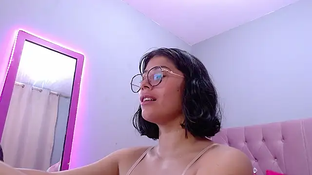 Snapshot of LoaLuxury chatting on 03-19-25, 12:26 LoaLuxury online show from 03-19-25, 12:26