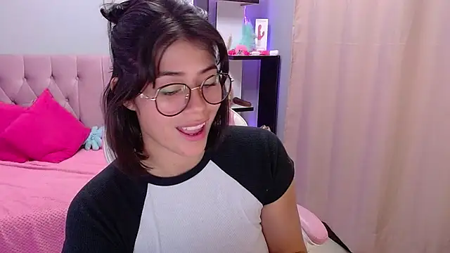 Snapshot of LoaLuxury chatting on 03-21-25, 11:56 LoaLuxury online show from 03-21-25, 11:56