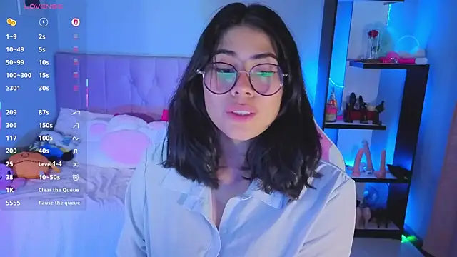 Snapshot of LoaLuxury chatting on 09-19-25, 05:46 LoaLuxury online show from 09-19-25, 05:46