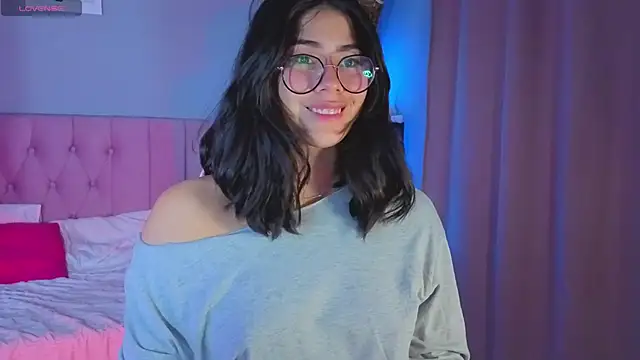 Snapshot of LoaLuxury chatting on 10-02-25, 12:06 LoaLuxury online show from 10-02-25, 12:06