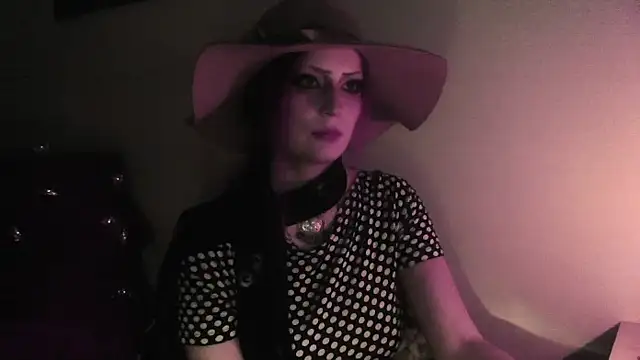 Snapshot of MoonLady chatting on 01-28-25, 03:04 MoonLady online show from 01-28-25, 03:04