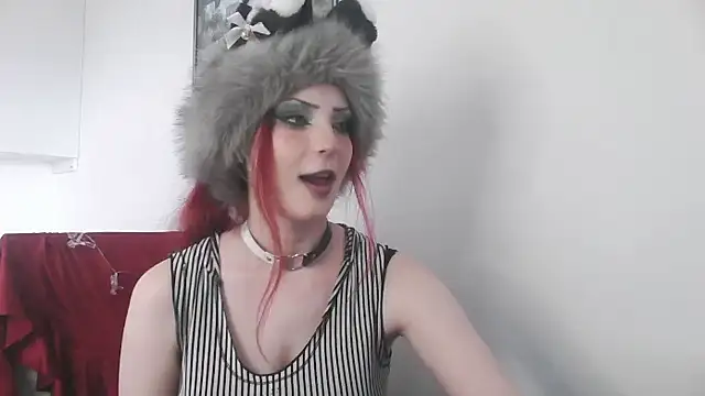 Snapshot of MoonLady chatting on 02-04-25, 12:33 MoonLady online show from 02-04-25, 12:33