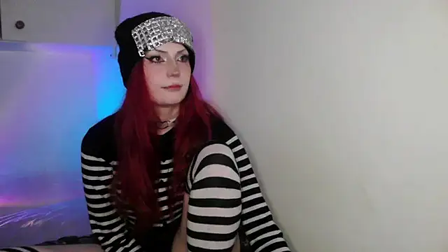 Snapshot of MoonLady chatting on 02-12-25, 08:40 MoonLady online show from 02-12-25, 08:40