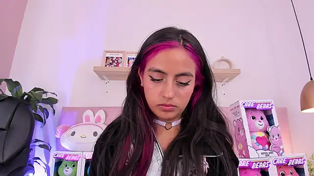 Snapshot of emily_bank chatting on 01-28-25, 03:25 emily bank online show from 01-28-25, 03:25