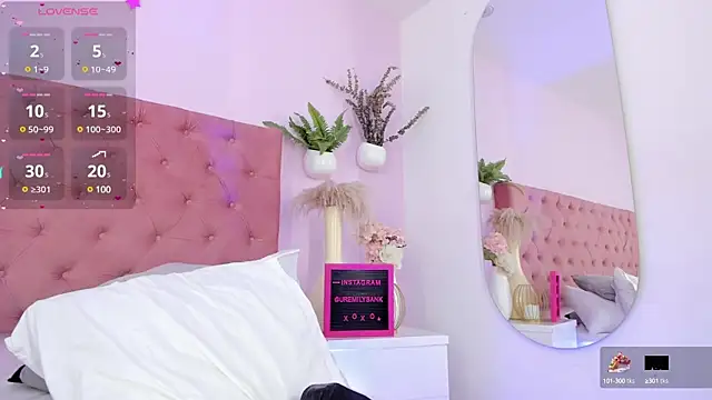 Snapshot of emily_bank chatting on 03-09-25, 02:07 emily bank online show from 03-09-25, 02:07