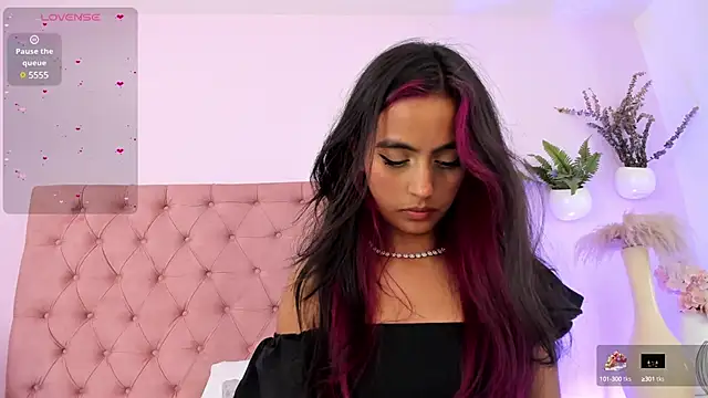 Snapshot of emily_bank chatting on 03-21-25, 08:29 emily bank online show from 03-21-25, 08:29