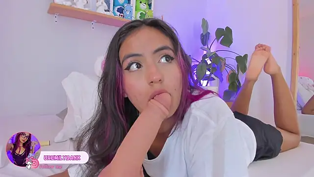 Snapshot of emily_bank chatting on 09-14-25, 01:54 emily bank online show from 09-14-25, 01:54