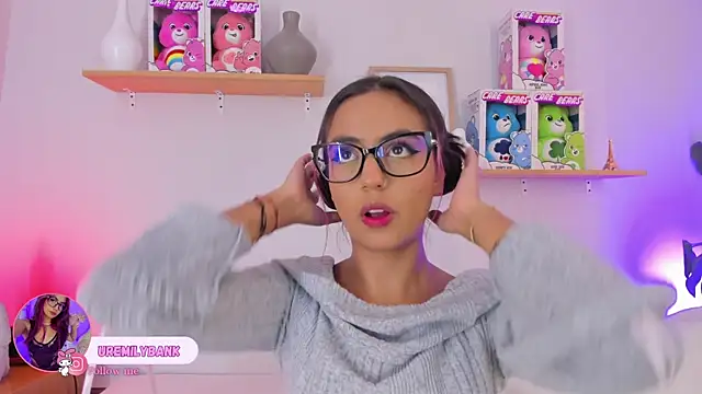 Snapshot of emily_bank chatting on 09-19-25, 07:36 emily bank online show from 09-19-25, 07:36