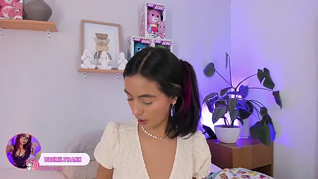 Snapshot of emily_bank chatting on 09-29-25, 07:40 emily bank online show from 09-29-25, 07:40