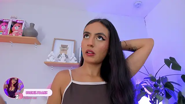 Snapshot of emily_bank chatting on 10-07-25, 07:44 emily bank online show from 10-07-25, 07:44