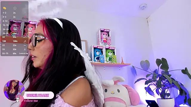 Snapshot of emily_bank chatting on 10-31-25, 07:48 emily bank online show from 10-31-25, 07:48