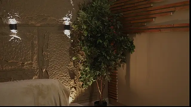 Logan Varela online show from 09-28-25, 02:39