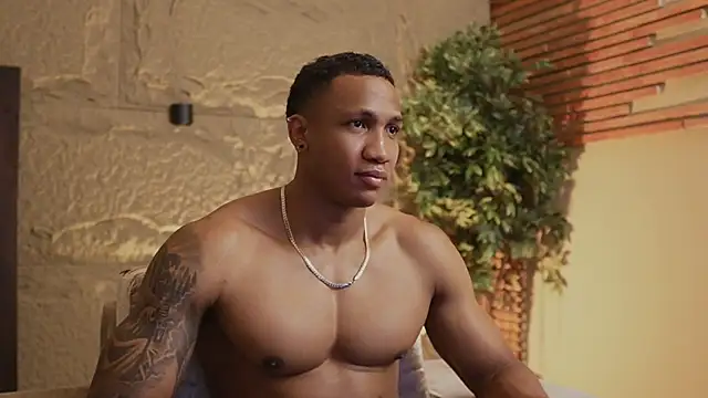 Logan Varela online show from 11-05-25, 12:49