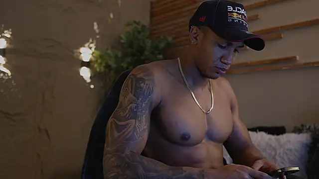 Snapshot of Logan_Varela chatting on 02-16-26, 01:40 Logan Varela online show from 02-16-26, 01:40