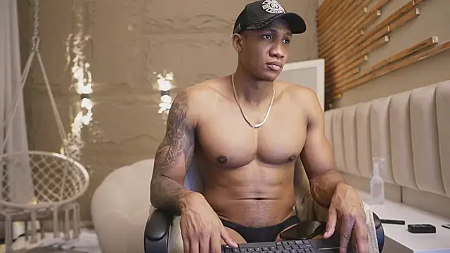 Snapshot of Logan_Varela chatting on 03-25-26, 02:01 Logan Varela online show from 03-25-26, 02:01