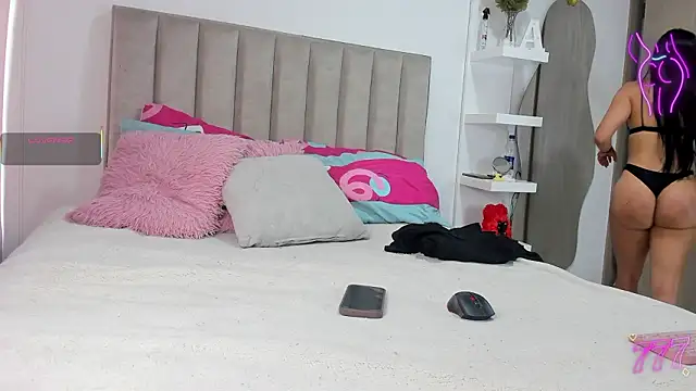 Snapshot of Queen_Antonella_Oficial chatting on 03-20-26, 09:30 Queen Antonella Oficial online show from 03-20-26, 09:30