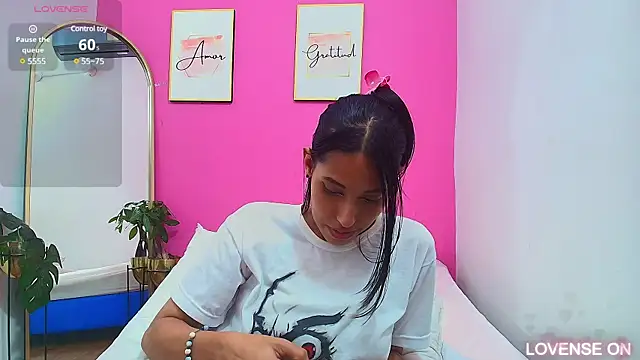 yourcuteneighbourr online show from 03-11-25, 09:02