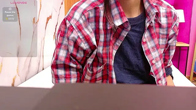 Snapshot of yourcuteneighbourr chatting on 06-24-26, 03:05 yourcuteneighbourr online show from 06-24-26, 03:05