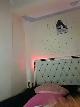 Snapshot of C-yoyo chatting on 02-13-25, 04:22 C-yoyo online show from 02-13-25, 04:22