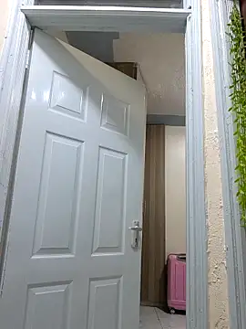 Snapshot of C-yoyo chatting on 02-14-25, 12:30 C-yoyo online show from 02-14-25, 12:30