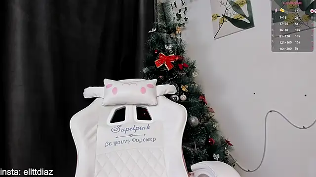 Snapshot of elliediaz chatting on 12-20-24, 03:31 elliediaz online show from 12-20-24, 03:31