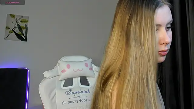 Snapshot of elliediaz chatting on 10-05-25, 07:01 elliediaz online show from 10-05-25, 07:01