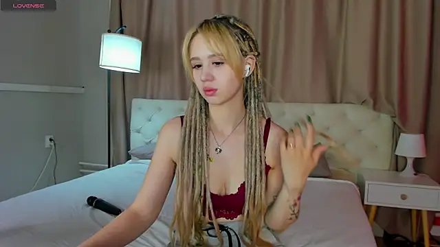 Valerie Woods online show from 06-19-26, 12:37