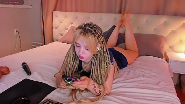 Valerie Woods online show from 06-20-26, 01:09