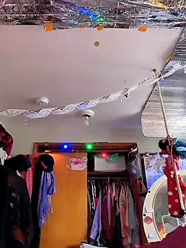 gurlnips online show from 02-01-25, 11:06