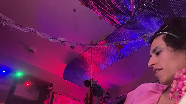 gurlnips online show from 02-02-25, 11:19