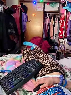 gurlnips online show from 02-03-25, 08:13