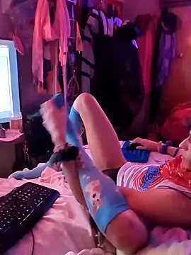 gurlnips online show from 02-03-25, 11:20