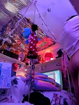 gurlnips online show from 02-07-25, 05:41