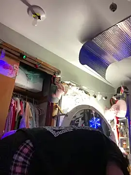 gurlnips online show from 02-08-25, 03:19