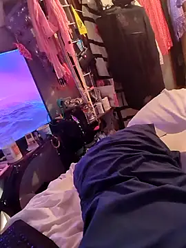 gurlnips online show from 02-09-25, 12:17