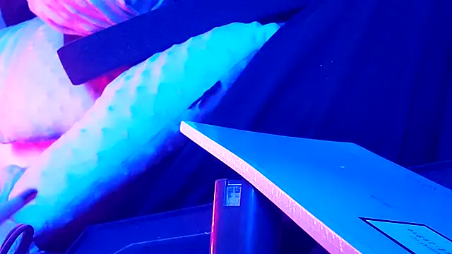 gurlnips online show from 09-09-25, 08:14