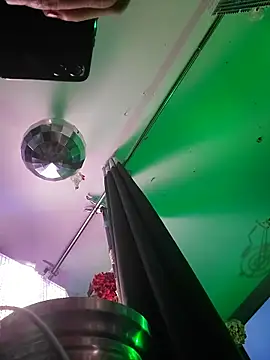 gurlnips online show from 01-15-26, 01:32