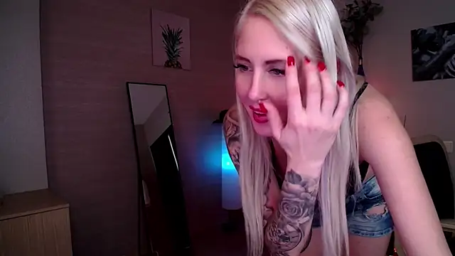 Mermaid N online show from 12-18-24, 05:15