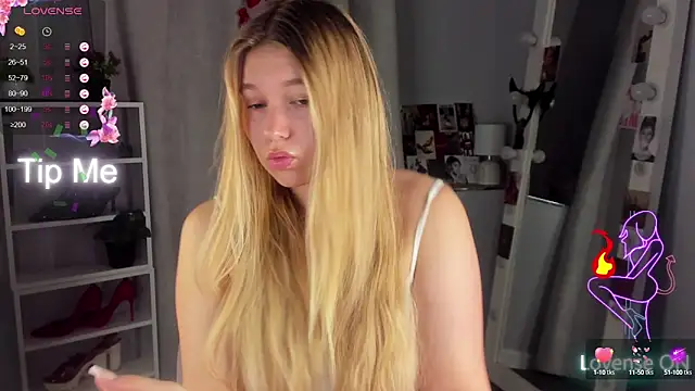 Rebecca Kelly online show from 09-16-25, 01:39