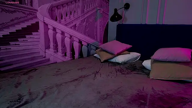 Snapshot of Liv_Fay chatting on 12-11-24, 01:39 Liv Fay online show from 12-11-24, 01:39