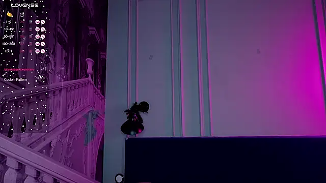 Snapshot of Liv_Fay chatting on 12-25-24, 04:11 Liv Fay online show from 12-25-24, 04:11