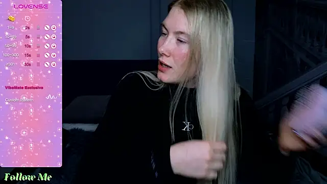 Snapshot of Liv_Fay chatting on 01-23-25, 07:40 Liv Fay online show from 01-23-25, 07:40