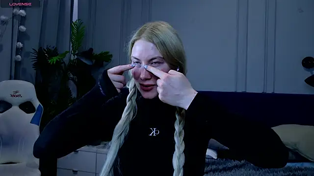 Snapshot of Liv_Fay chatting on 01-24-25, 01:14 Liv Fay online show from 01-24-25, 01:14