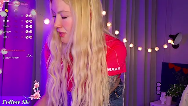 Snapshot of Liv_Fay chatting on 02-04-25, 05:01 Liv Fay online show from 02-04-25, 05:01