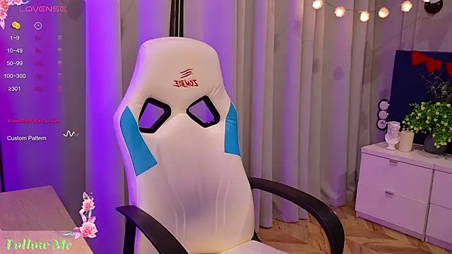 Snapshot of Liv_Fay chatting on 02-04-25, 08:06 Liv Fay online show from 02-04-25, 08:06