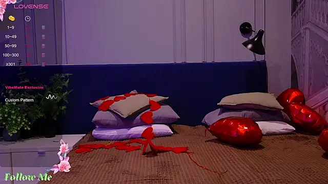 Snapshot of Liv_Fay chatting on 02-06-25, 01:32 Liv Fay online show from 02-06-25, 01:32