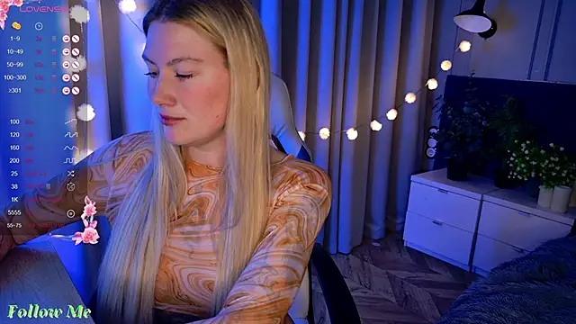 Snapshot of Liv_Fay chatting on 02-12-25, 04:44 Liv Fay online show from 02-12-25, 04:44