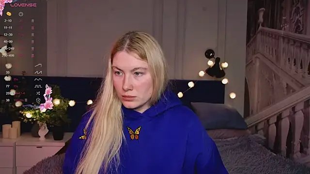 Snapshot of Liv_Fay chatting on 03-01-25, 02:44 Liv Fay online show from 03-01-25, 02:44